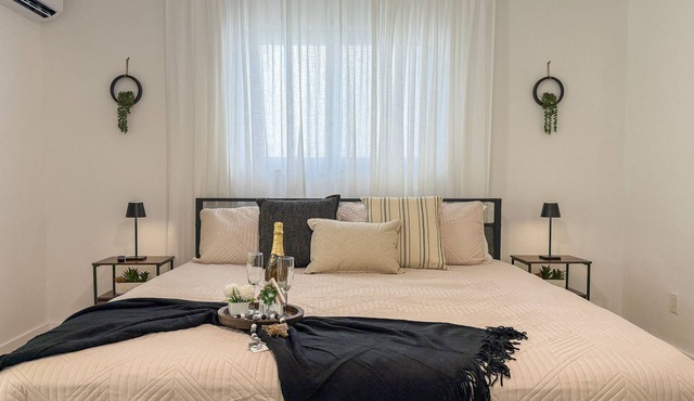 Modern King Suite Cozy Sofa Bed Near Everything