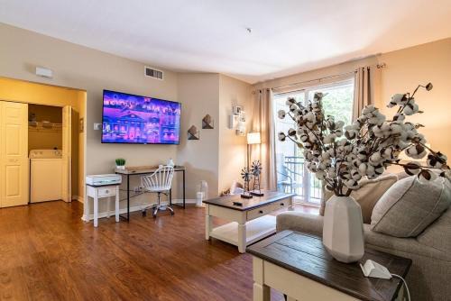 Modern King Suite Deluxe Living Cali
