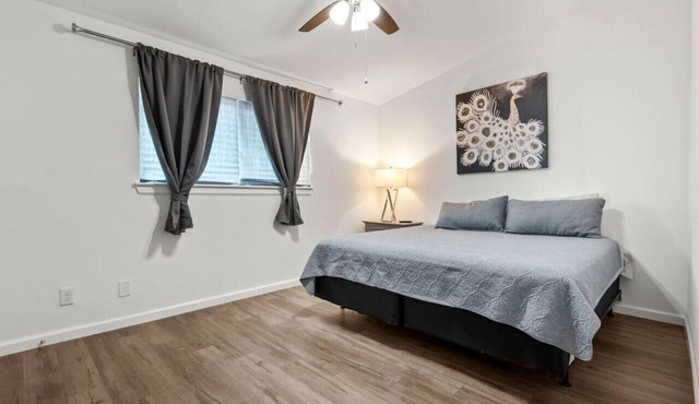Modern King Suite - Easy Checkin