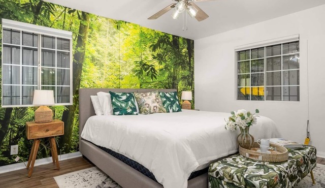 Modern LA Retreat Sleeps 10 Near SoFi & DTLA