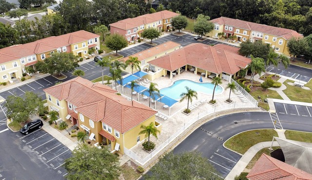 Modern Lake Berkley Resort Family Villa minutes from Disney, Parks and Shopping