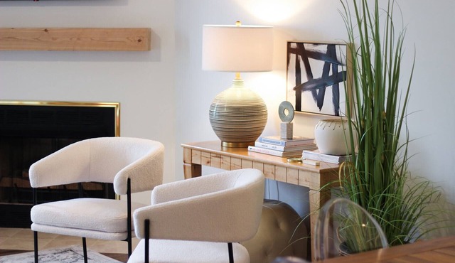 Modern Lake Front Condo | Renovated Professionally | Amenities