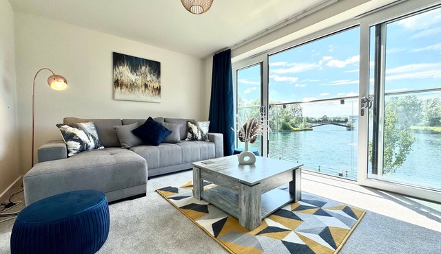 Modern Lake Front Home | Free Parking | Sleeps 8