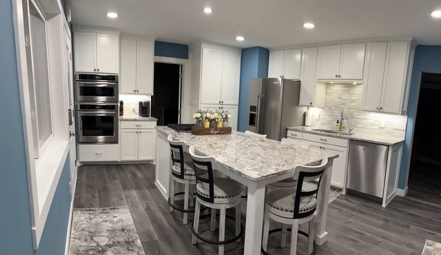 Modern Lake Home Sleeps 10 - Waterfront Property on quiet private lake
