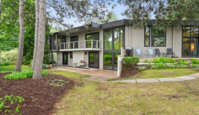 Modern Lake House w/Hot Tub, Game Room & Relaxing Views