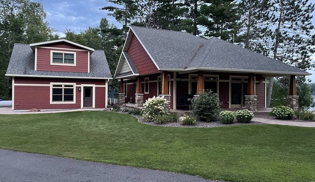 Modern Lake House with Stunning Views