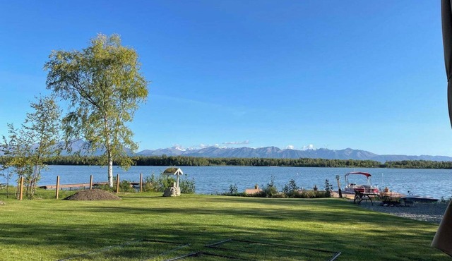 Modern Lake Lucille Lakefront, Whole 5 bedroom house, Private dock & gamesn