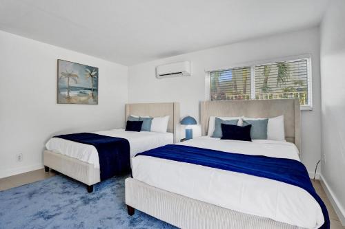 Modern Lake Worth Suite 2 Queen & Pool Access