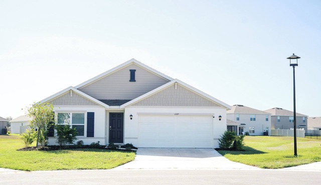 Modern Lakefront 4BR Home, Quiet Cul-de-Sac, Community Pool