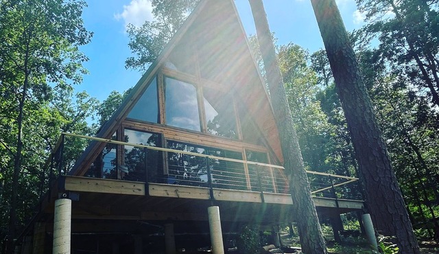 Modern lakefront cabin nestled in the piney woods of East Texas. Pet Friendly!
