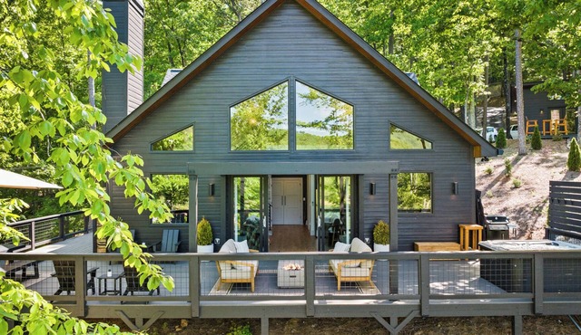 Modern Lakefront Cabin: Hot Tub, Kayaks & Bonus Mini Cabin!