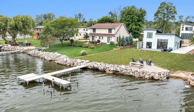 Modern Lakefront Cottage Minutes From Green Bay!