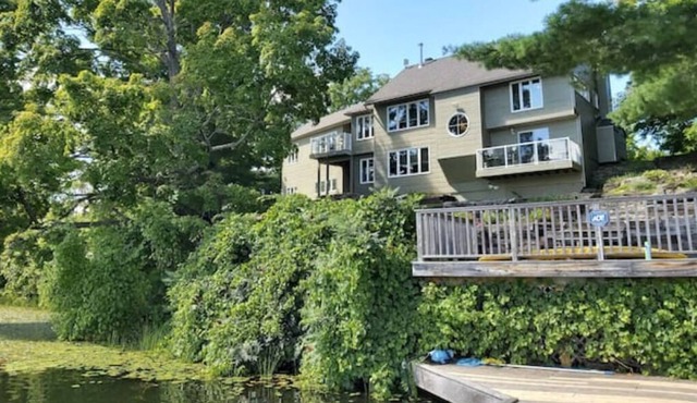 Modern Lakefront Home