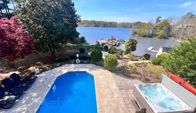 Modern Lakefront Oasis - Private Pool & Salt Water HotTub with Beautiful Sunsets