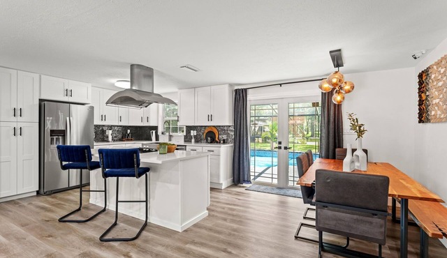 Modern Lakefront- Pool Home