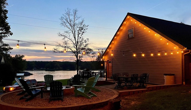 Modern Lakefront Suite with Dock