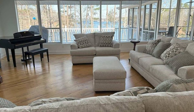 Modern Lakefront Oasis Unwind in Comfort & Style