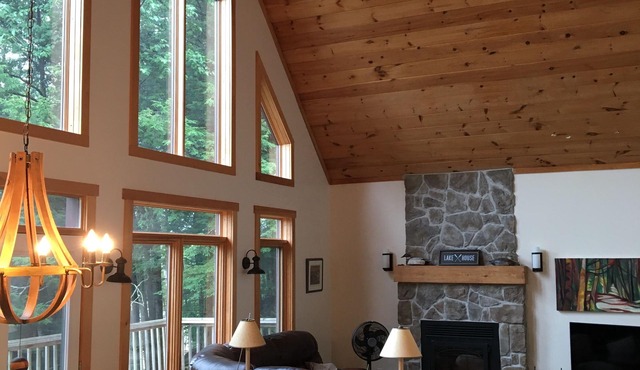 Modern Lakehouse with cottage charactern40 minutes from Ottawa CITQ #304028