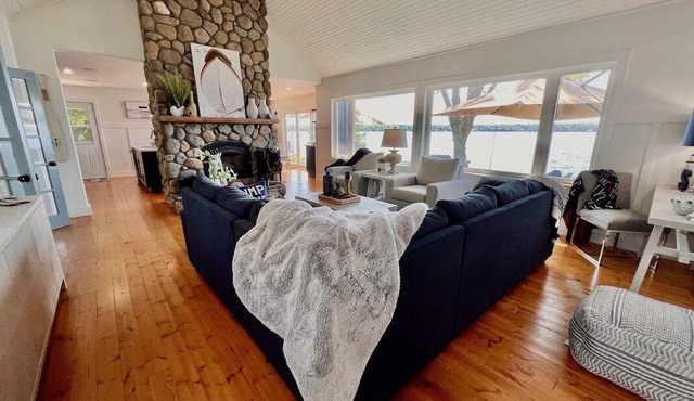 Modern Lakehouse on Clear Lake