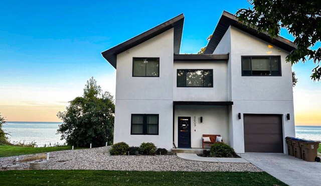 Modern Lakeside Villa