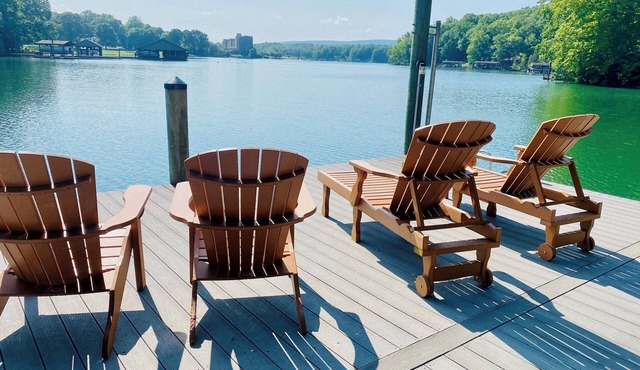 Modern Lakeside Cabin with Stunning Views and Deep Water Access! Pet friendly!