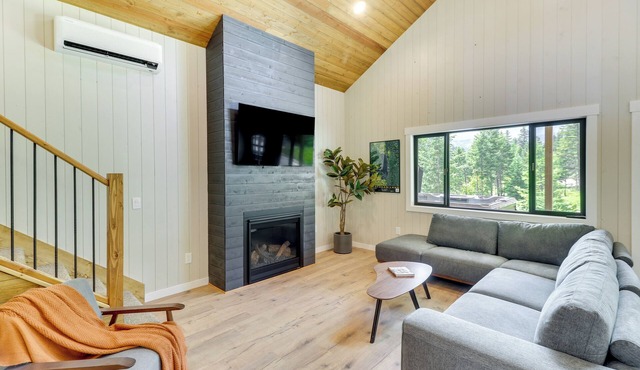 Modern Lakeside Cabin w/Mountain Views & Hot Tub!