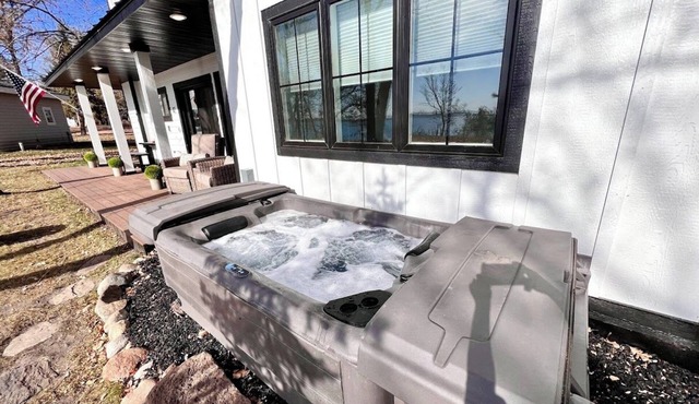 Modern Lakeside Cabin w/Hot Tub! Spotless!