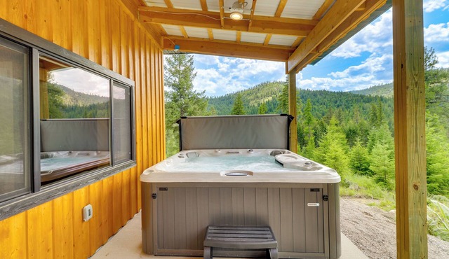 Modern Lakeside Cabin w/Mountain Views & Hot Tub!