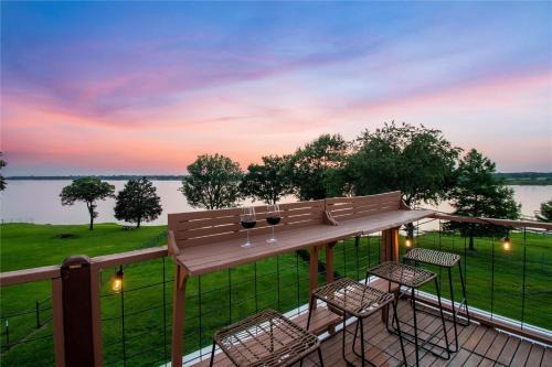 Modern Lakeside Paradise - Waterfront 2 Patios home