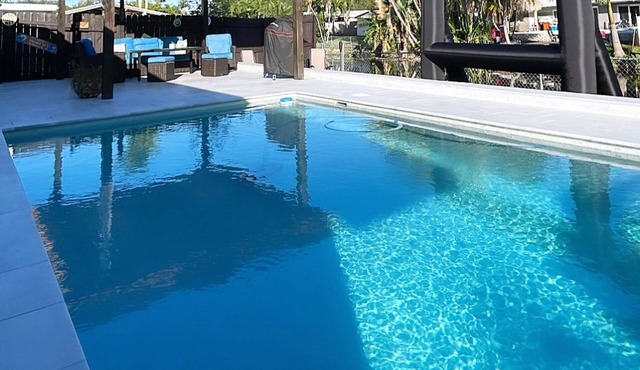 Modern lakeside pool home near hardrock and fll airport