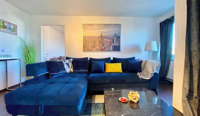 Modern Lakeview 4-Bedroom-Apartment