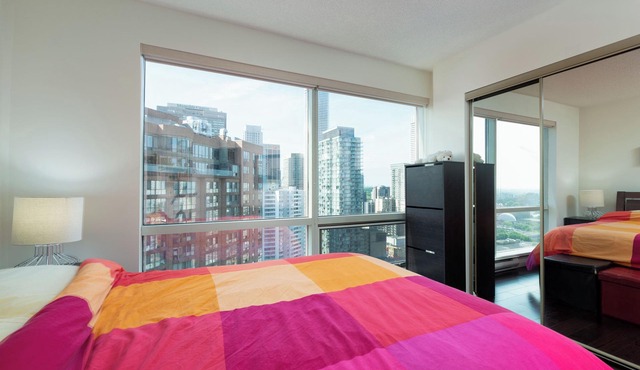 Modern large 1,170 sq.ft two-bedroom and two-bathroom condo on Bay