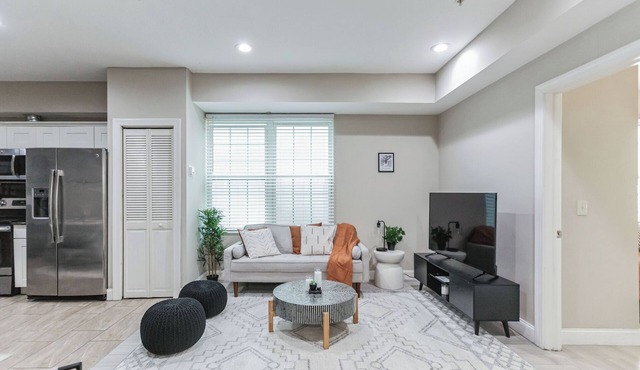 Modern large 2-bedroom apartment in Central Philadelphia!