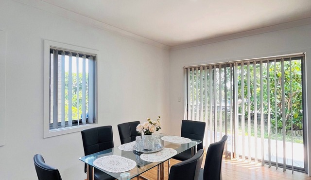 Modern large 3bedroom Family home within 6 minutes to station and local shop