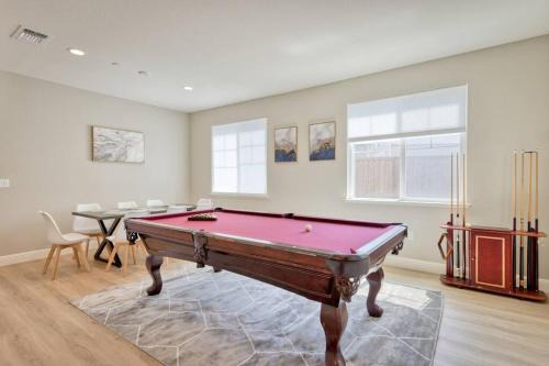 Modern Large Home in Wine Country