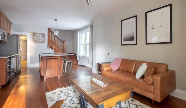 Modern & Large House ❤️ 10 Bed/4 Bath/2 Kitchens | Host 26 Guests