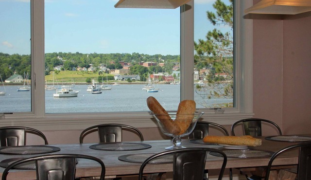 Modern & Large Oceanfront Home Close To Downtown And Amenities