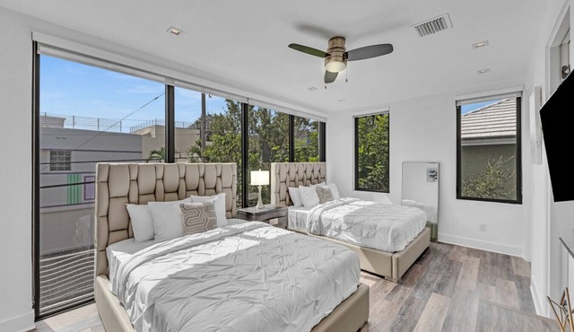Modern Las Olas Masterpiece, Steps from Las Olas
