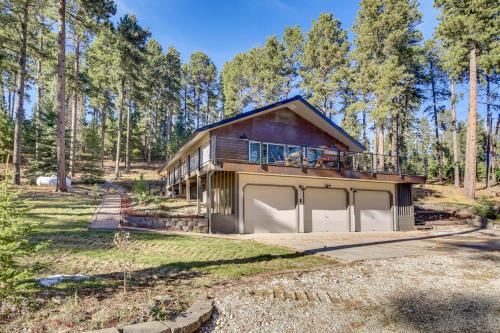 Modern Lead Cabin w/Private Hot Tub & Fireplace!
