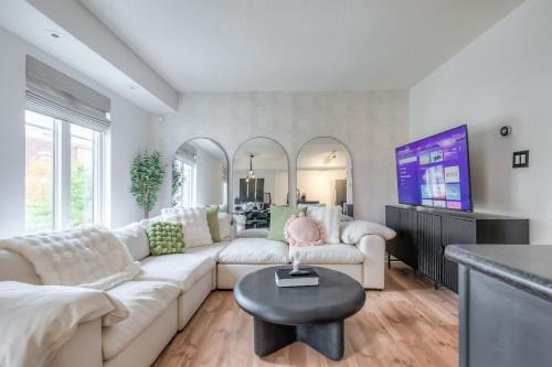 Modern Liberty Village Townhouse with Rooftop Patio