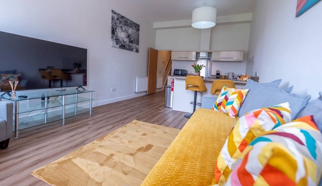 Modern, Light and Airy Apartment - Pass the Keys