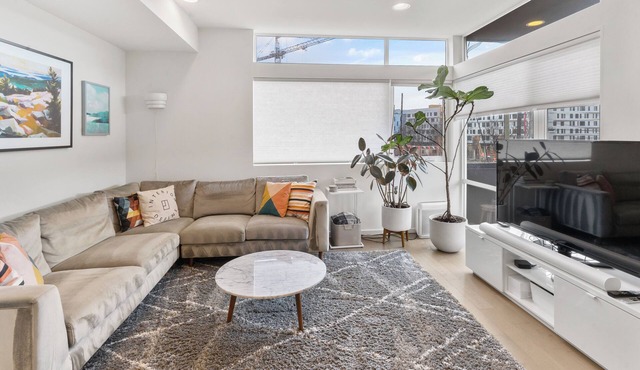 Modern light-filled townhouse in central Seattle