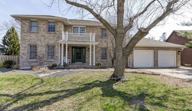 Modern Like New LUXURY 3,200 SQ FT Home In An Awesome Location! Sleeps 12!