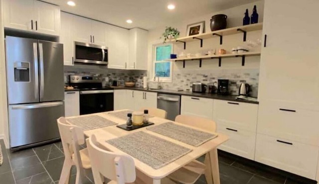Modern live/work/art/hike space close to downtown
