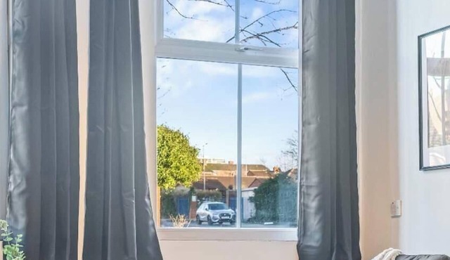 Modern Liverpool Apartment | Sleeps 7 | Ground Flr