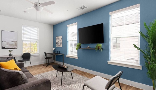 Modern Living:1B/1B Steps from Shops, Dining & Fun