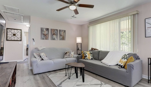 Modern living for visit DC/UMD, 2 bedrooms, 4 beds with central AC/heating