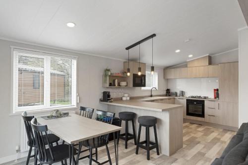 Modern Lodge nr Ilfracombe & Beaches