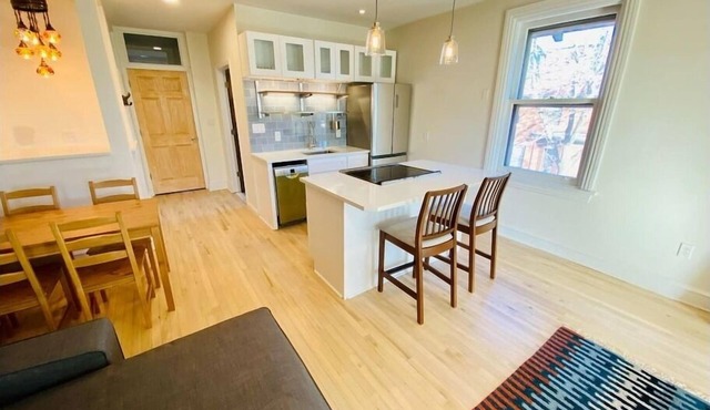 Modern Loft Apt Centrally Located University City