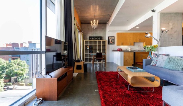 Modern Loft, Clean, Quiet, WiFi, Cable, Parking